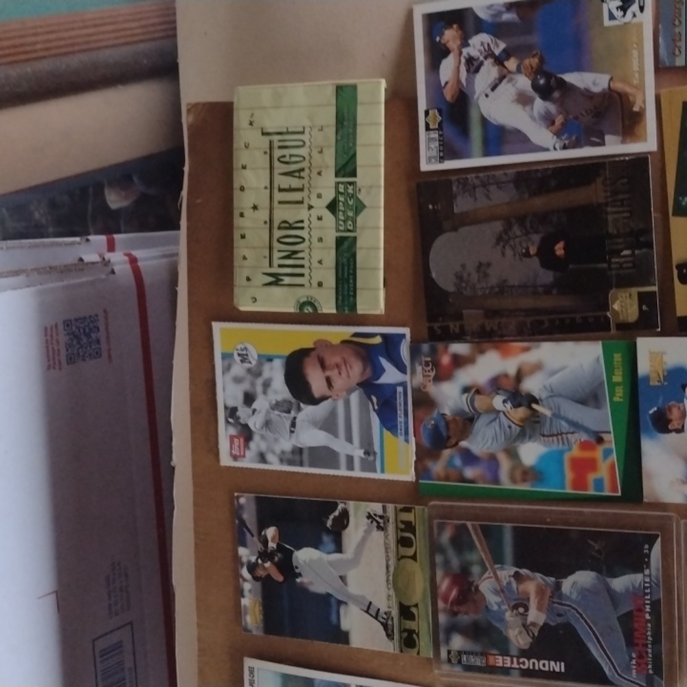 Assorted Baseball Trading Cards - Picture 3 of 7